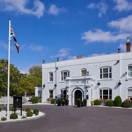 Worldhotels Distinctive Woughton House Hotel Milton Keynes Eksteriør billede