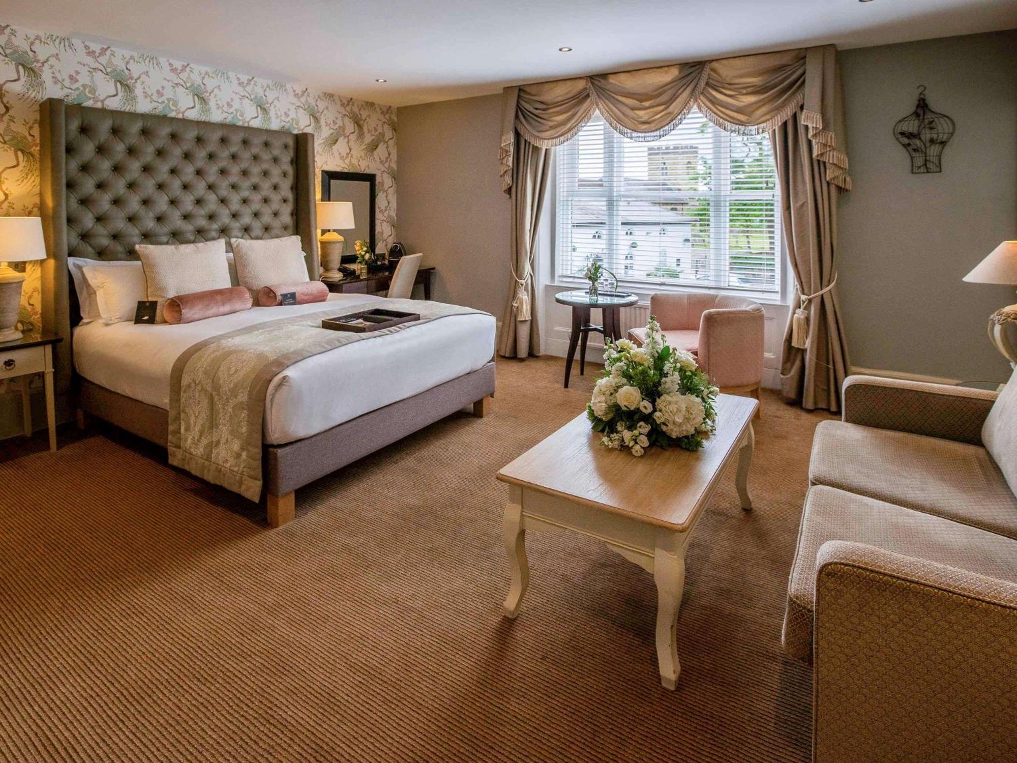 Worldhotels Distinctive Woughton House Hotel Milton Keynes Eksteriør billede