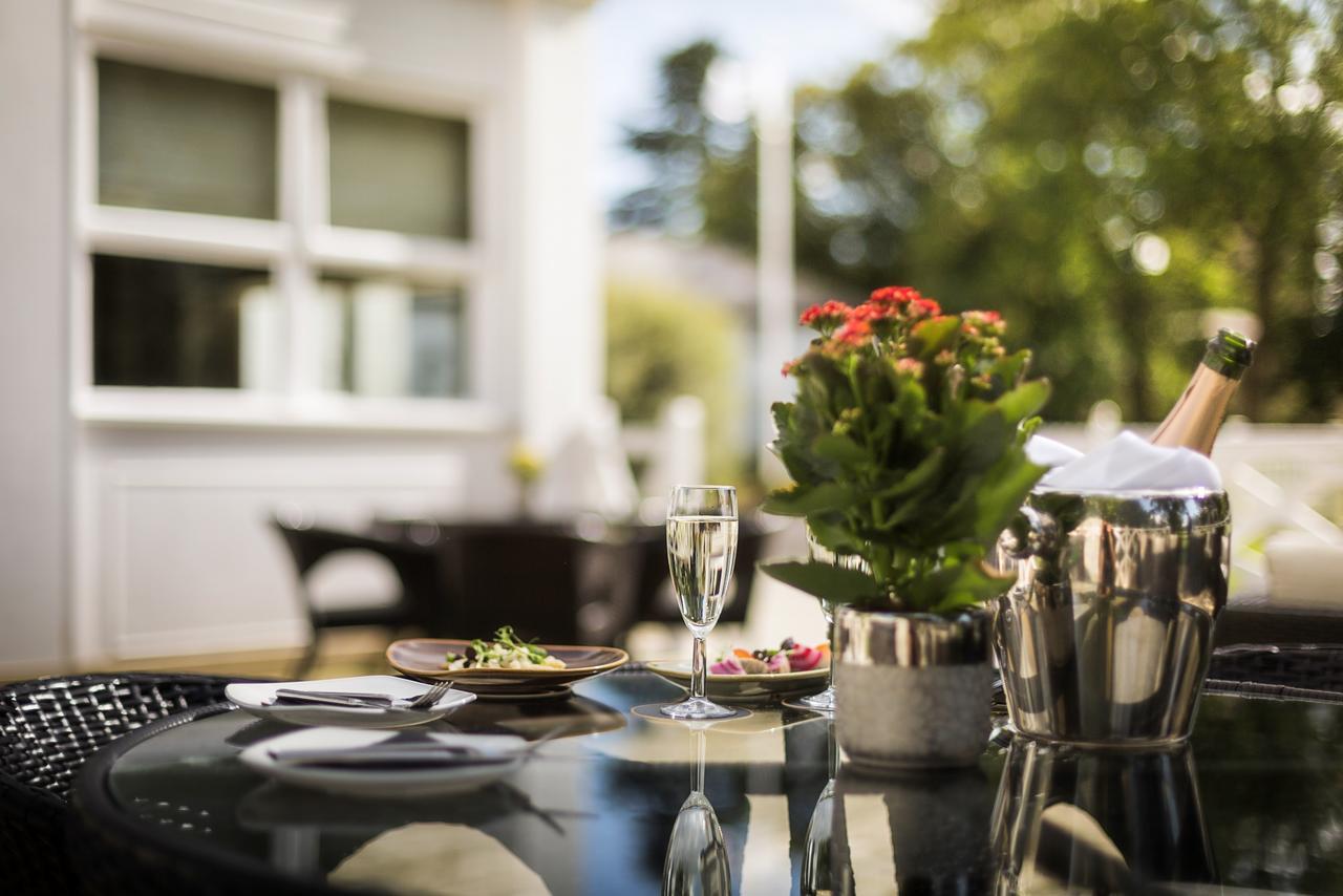 Worldhotels Distinctive Woughton House Hotel Milton Keynes Eksteriør billede