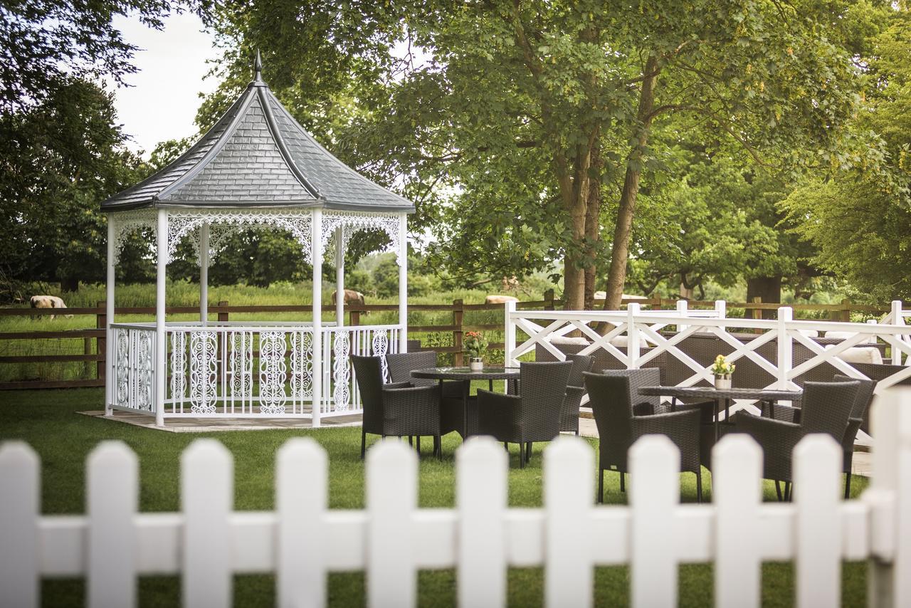 Worldhotels Distinctive Woughton House Hotel Milton Keynes Eksteriør billede