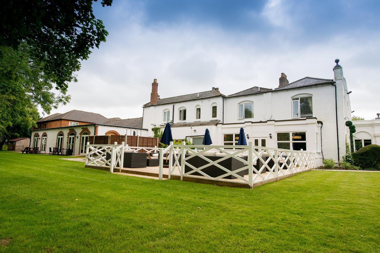 Worldhotels Distinctive Woughton House Hotel Milton Keynes Eksteriør billede