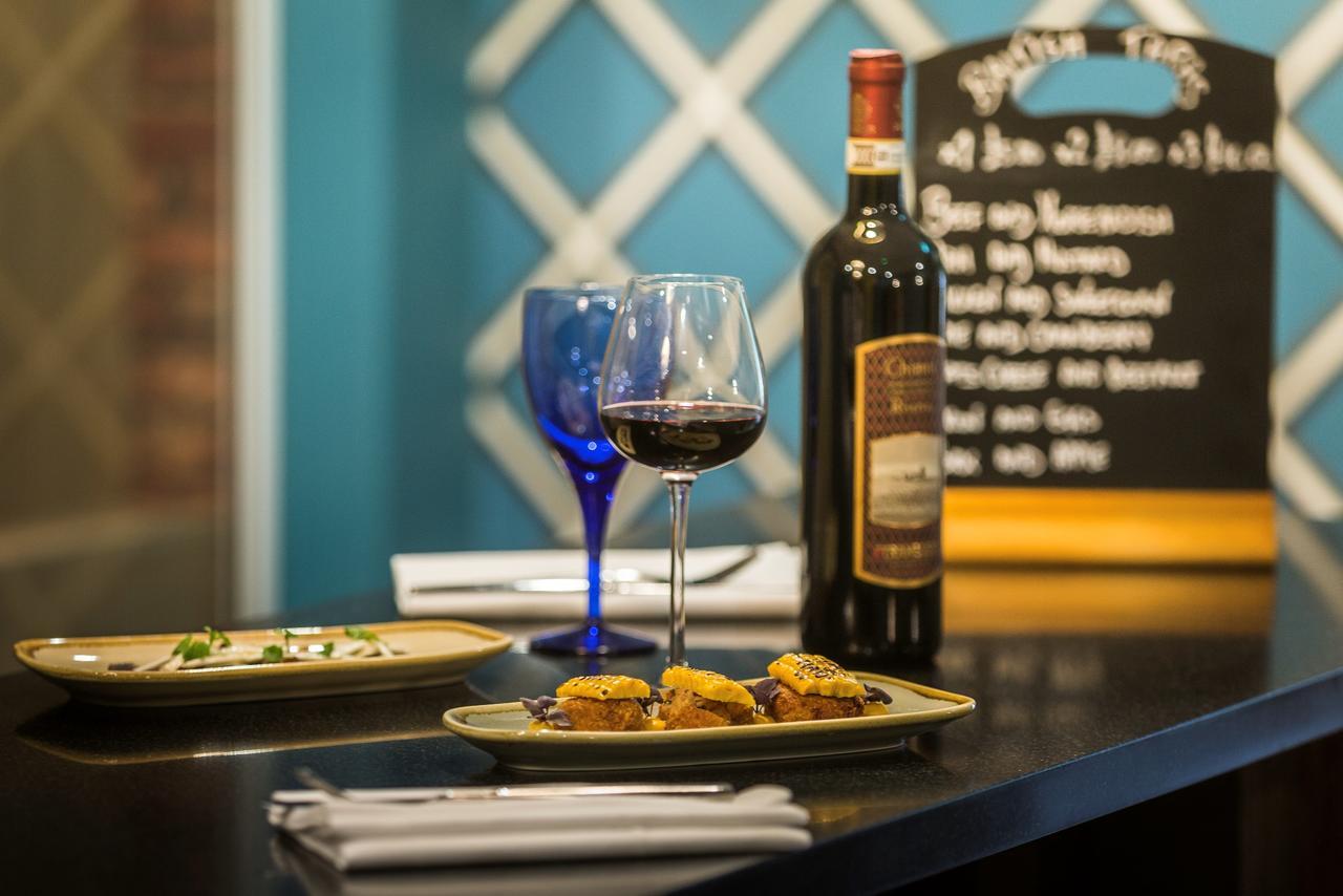 Worldhotels Distinctive Woughton House Hotel Milton Keynes Eksteriør billede