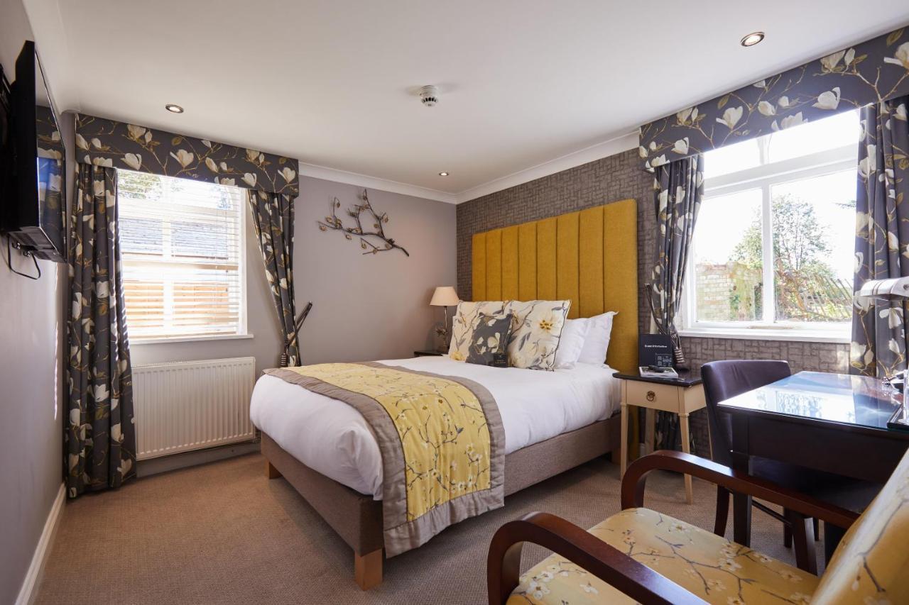 Worldhotels Distinctive Woughton House Hotel Milton Keynes Eksteriør billede