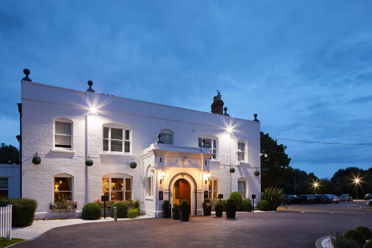 Worldhotels Distinctive Woughton House Hotel Milton Keynes Eksteriør billede