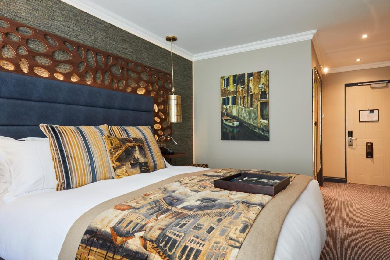 Worldhotels Distinctive Woughton House Hotel Milton Keynes Eksteriør billede