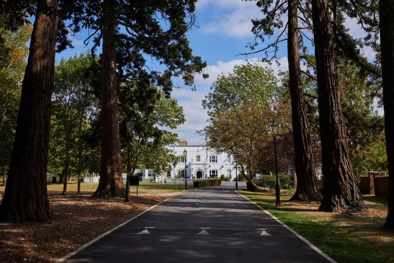 Worldhotels Distinctive Woughton House Hotel Milton Keynes Eksteriør billede