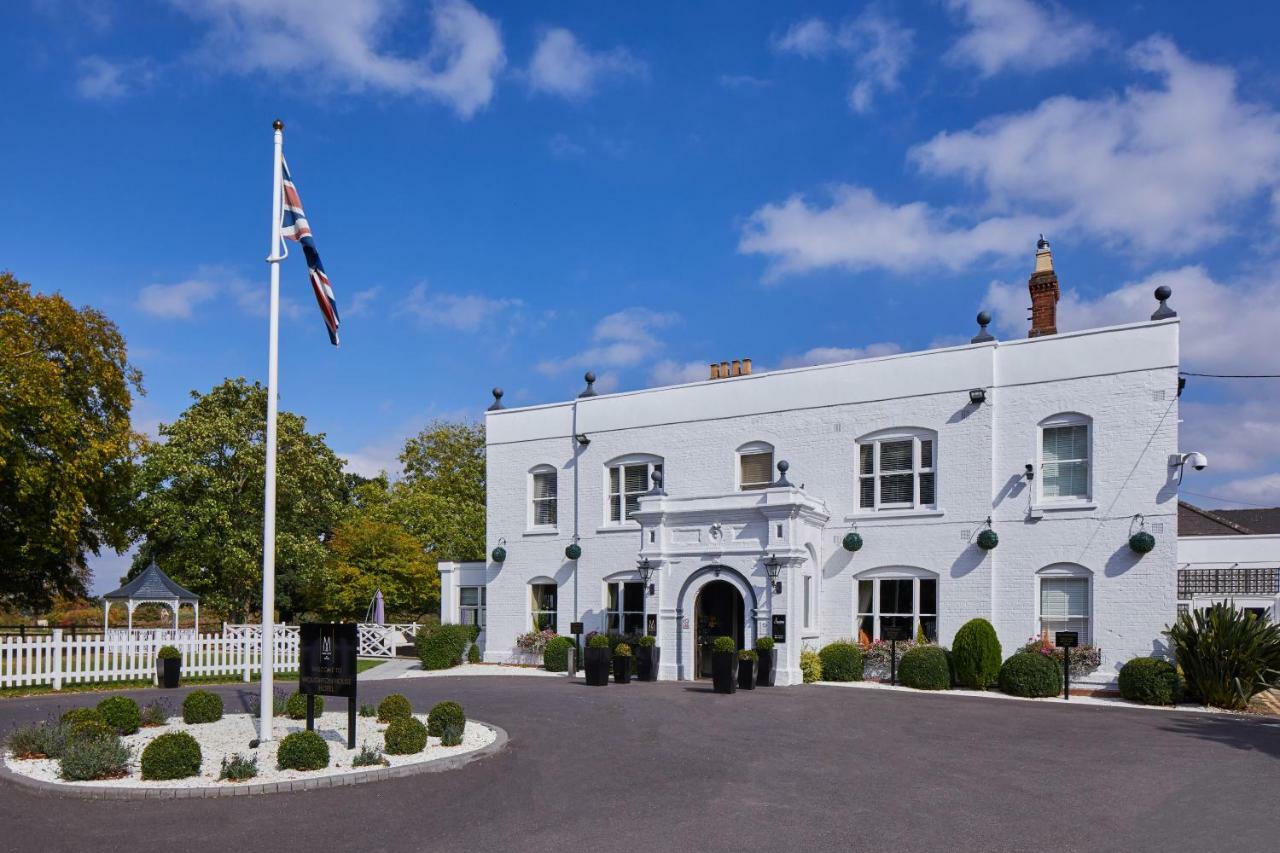 Worldhotels Distinctive Woughton House Hotel Milton Keynes Eksteriør billede