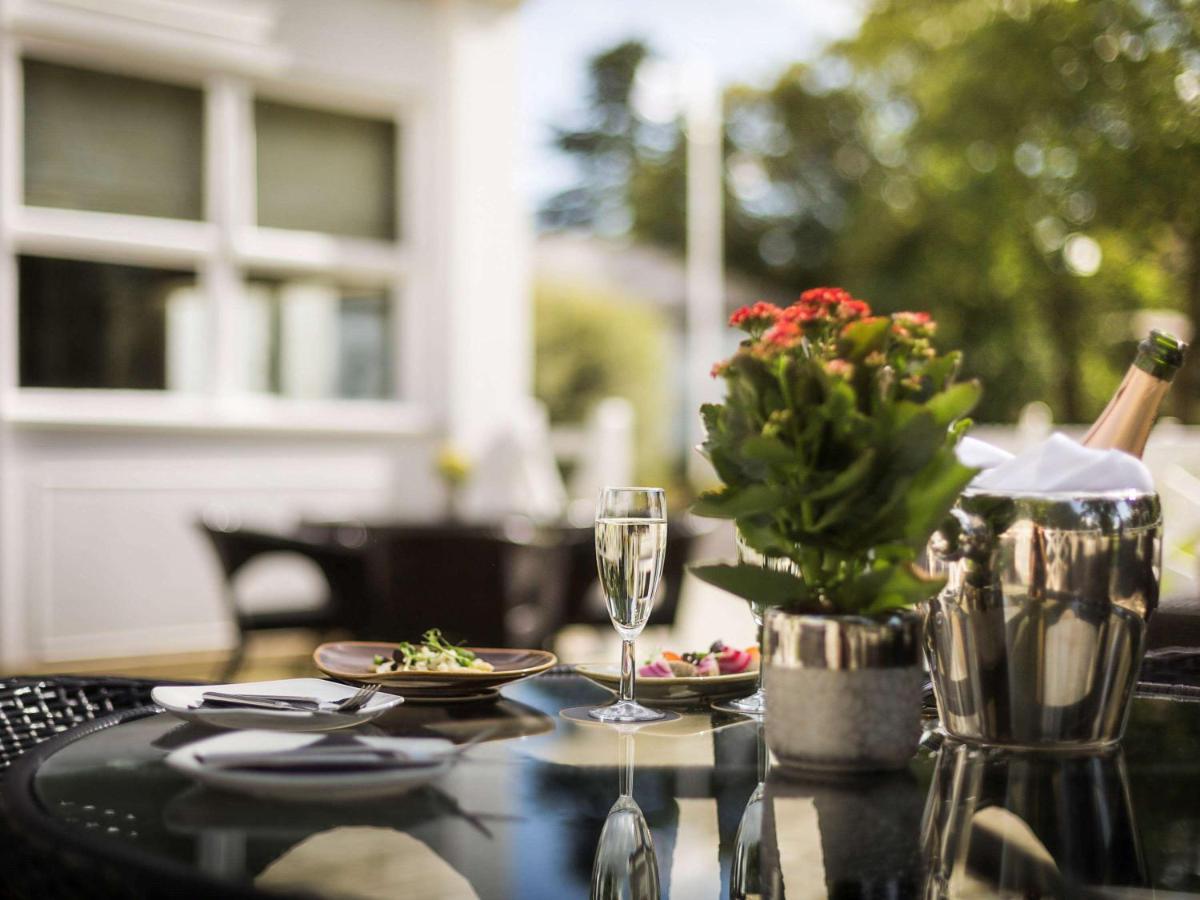 Worldhotels Distinctive Woughton House Hotel Milton Keynes Eksteriør billede