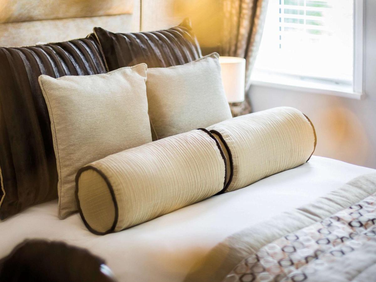 Worldhotels Distinctive Woughton House Hotel Milton Keynes Eksteriør billede