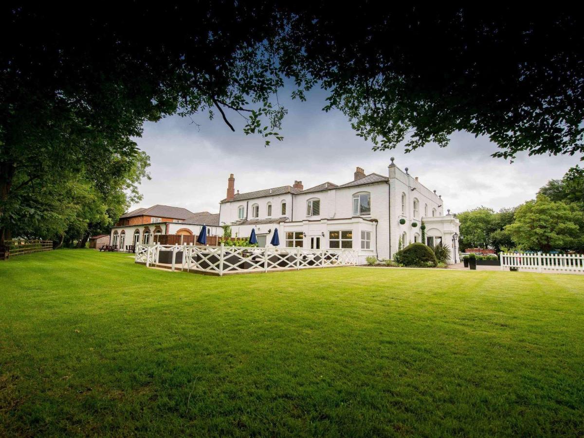 Worldhotels Distinctive Woughton House Hotel Milton Keynes Eksteriør billede