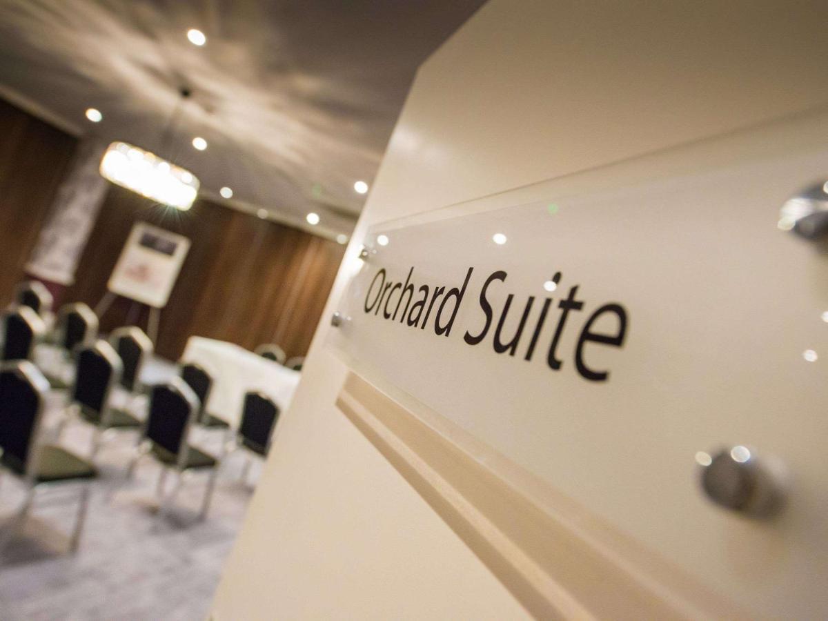 Worldhotels Distinctive Woughton House Hotel Milton Keynes Eksteriør billede